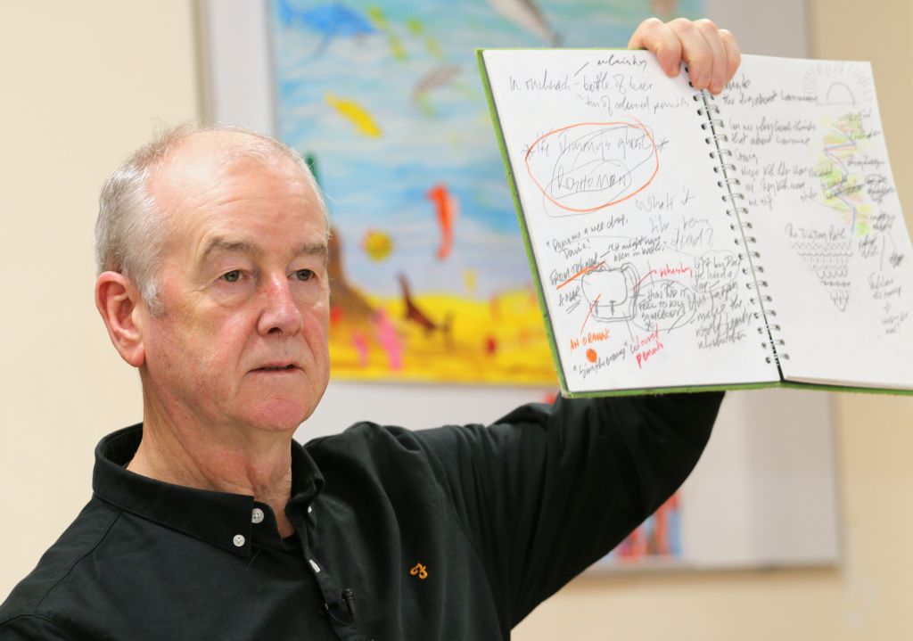 1024px Dehvid Almond pisatel 1